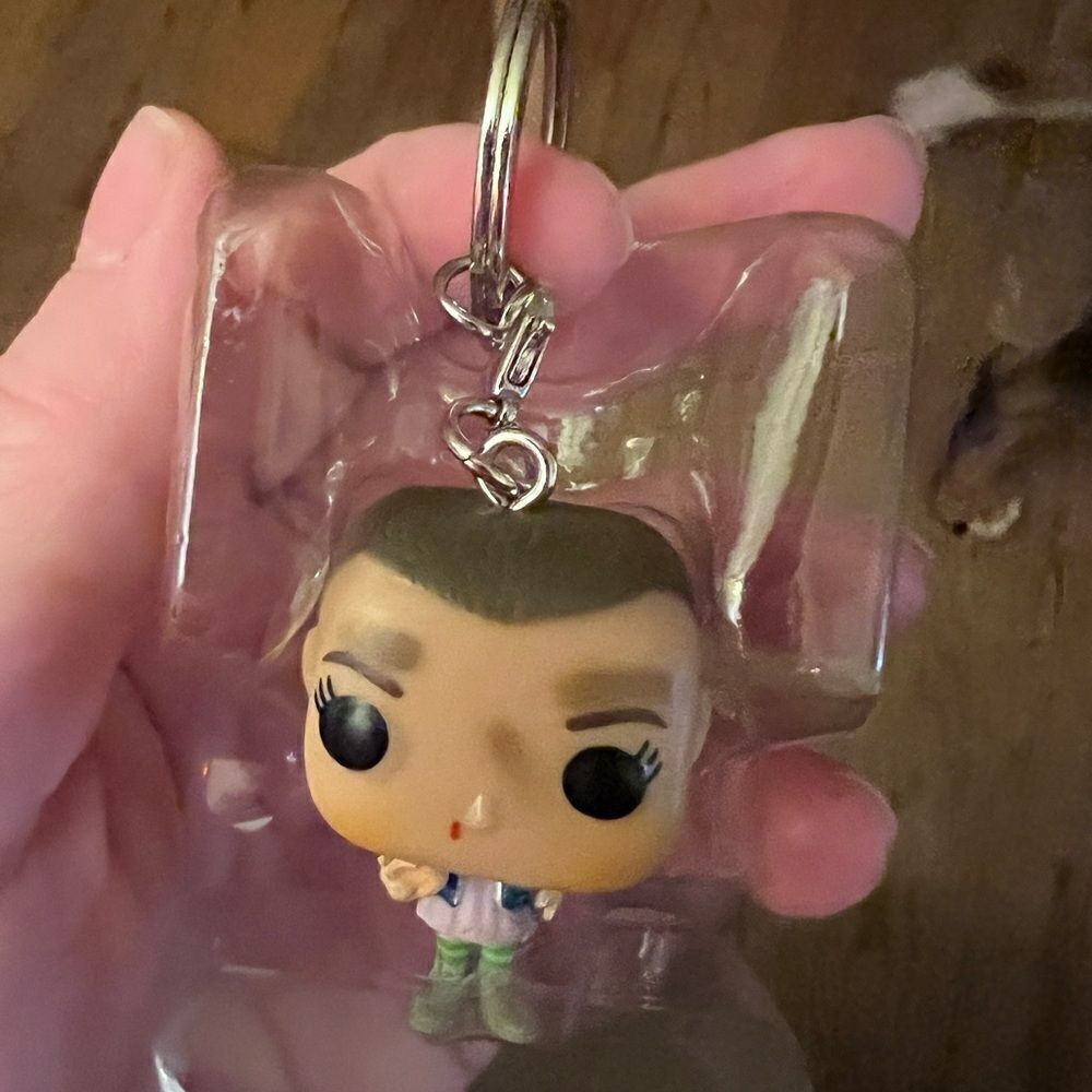 Funko Pop Keychain Stranger Things ELEVEN - Picture 4 of 8